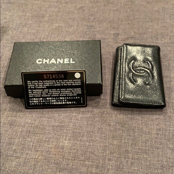 100% authentic Chanel caviar key case - Picture 7 of 7